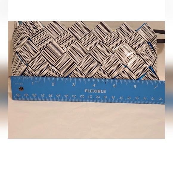 ♻️Ecoist wristlet clutch: recycled material ♻️ - Picture 3 of 7